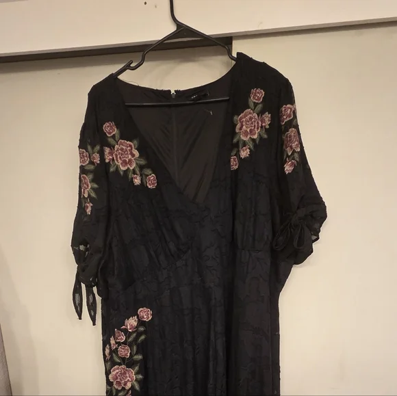 Torrid Runway Collection Floral Embroidered Maxi Dress Sz 26s - Picture 3 of 4